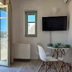 Marita's Retreat 公寓 纳乌萨